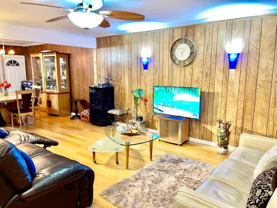 Lga Airport 3 Mins, 3 Bedroom Duplex House, Parking And Private Backyard, 9Mins Subway! 뉴욕 외부 사진
