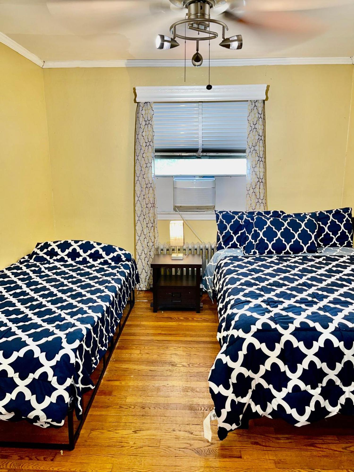Lga Airport 3 Mins, 3 Bedroom Duplex House, Parking And Private Backyard, 9Mins Subway! 뉴욕 외부 사진